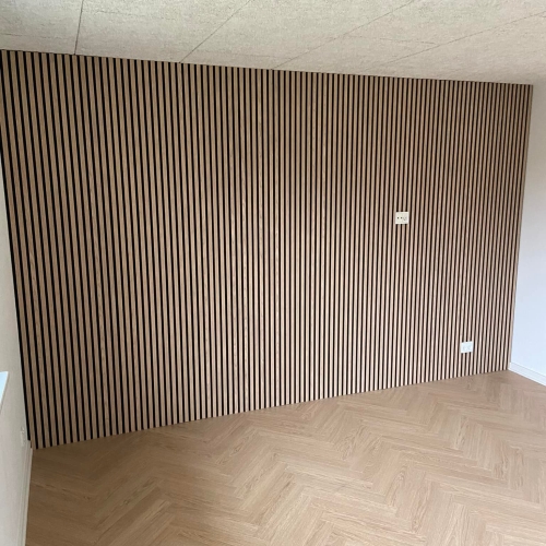 Renovering af hus i Aabenraa – væg i stue har fået trælister